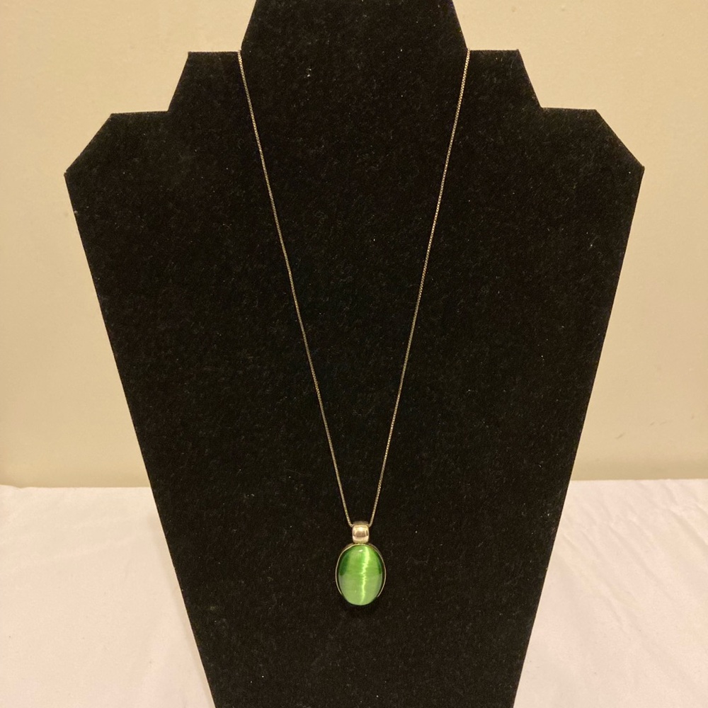925 Sterling Silver Oval Pendant Necklace with Pale Green Stone -